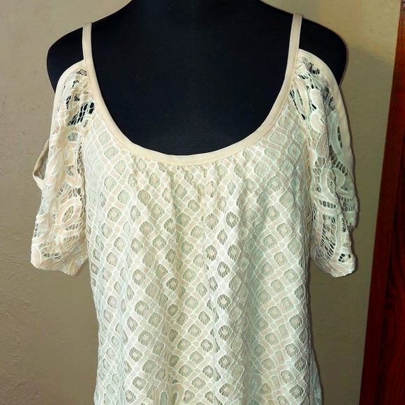 Women's Venus Lace Overlay Scoop Neck Cold Shoulder Dress - Picture 2 of 8